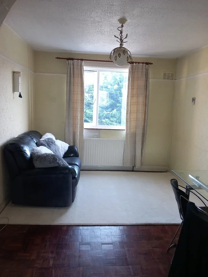 Room Clayton Road in Greater London