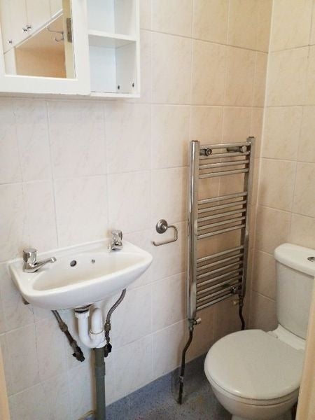 Flat Cranbrook Park in Greater London