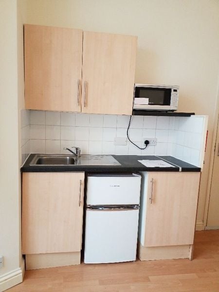 Flat Cranbrook Park in Greater London