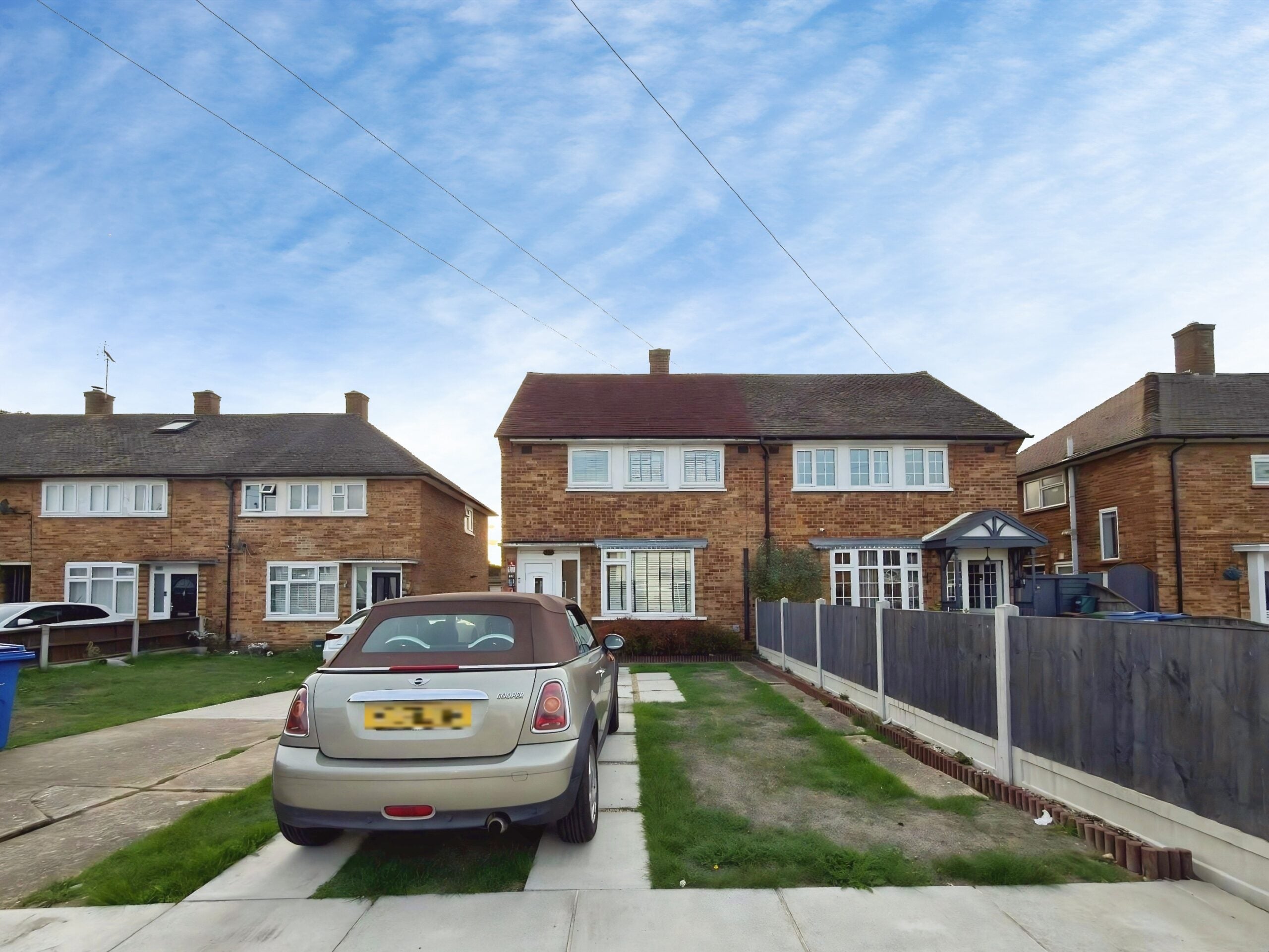House Daiglen Drive in South Ockendon