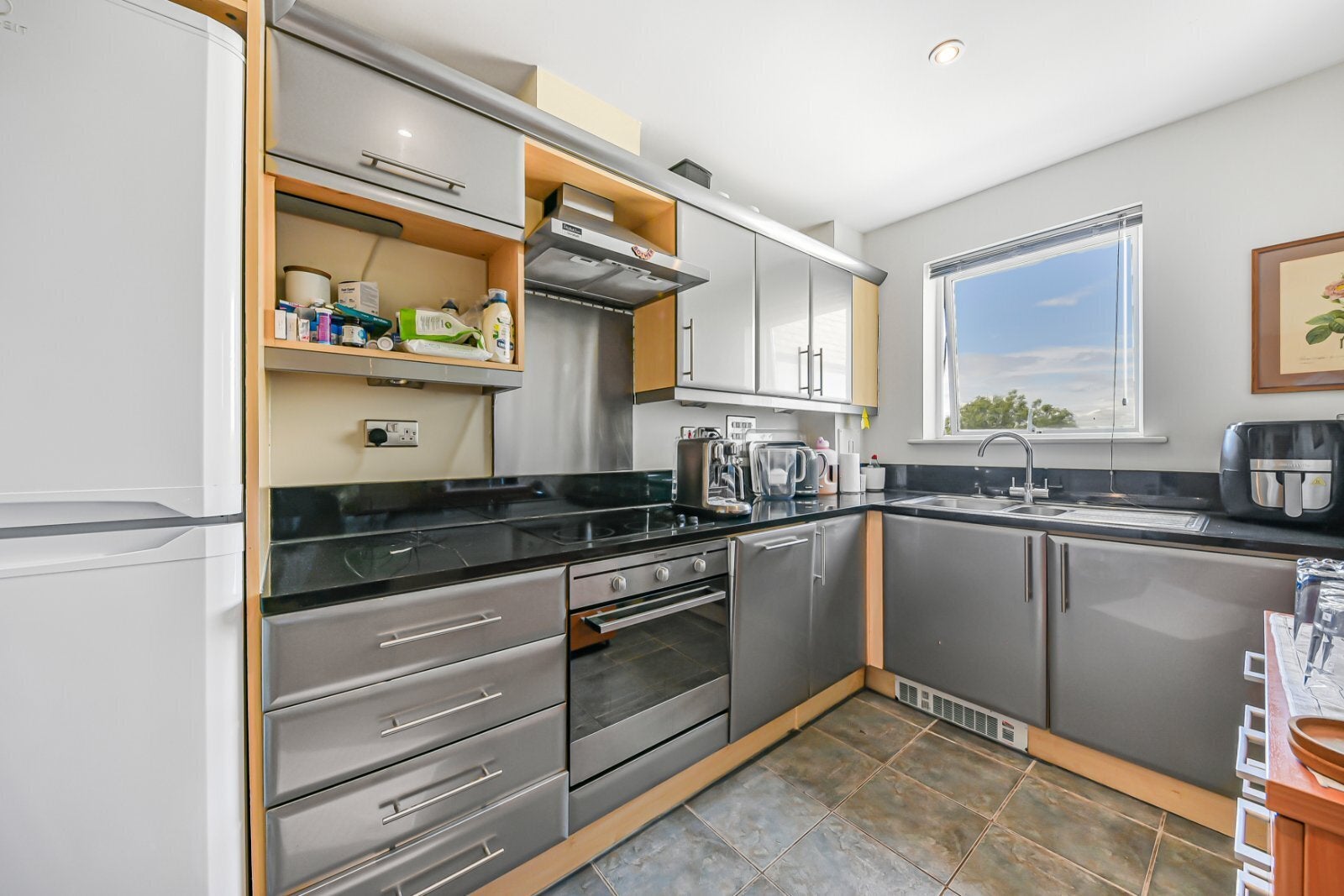 Flat Llanvanor Road in Greater London