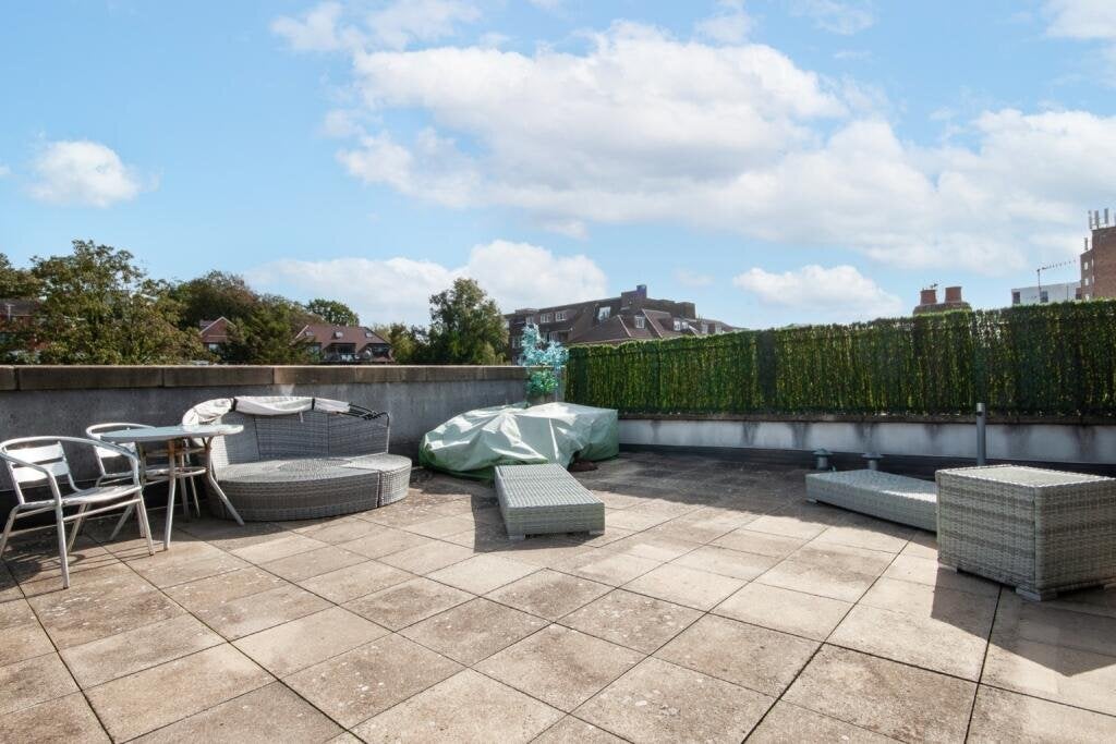 Flat Llanvanor Road in Greater London
