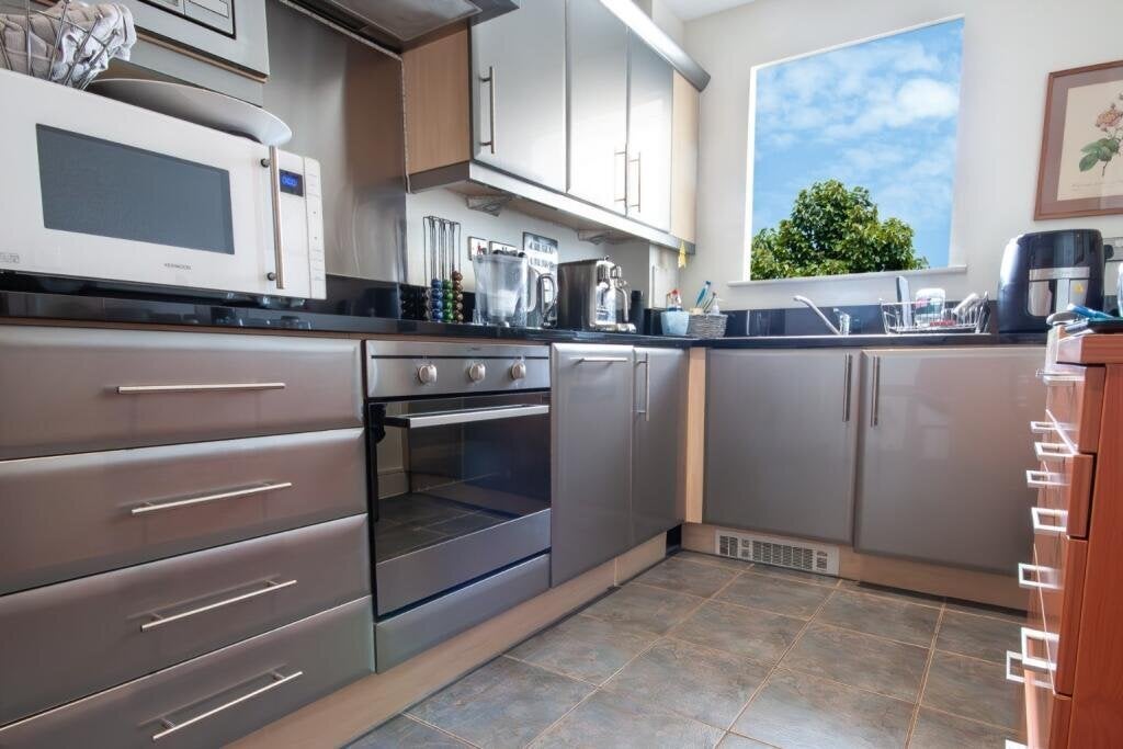 Flat Llanvanor Road in Greater London