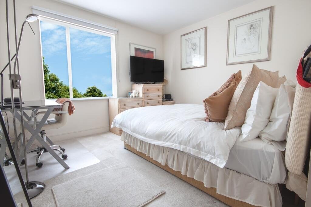 Flat Llanvanor Road in Greater London