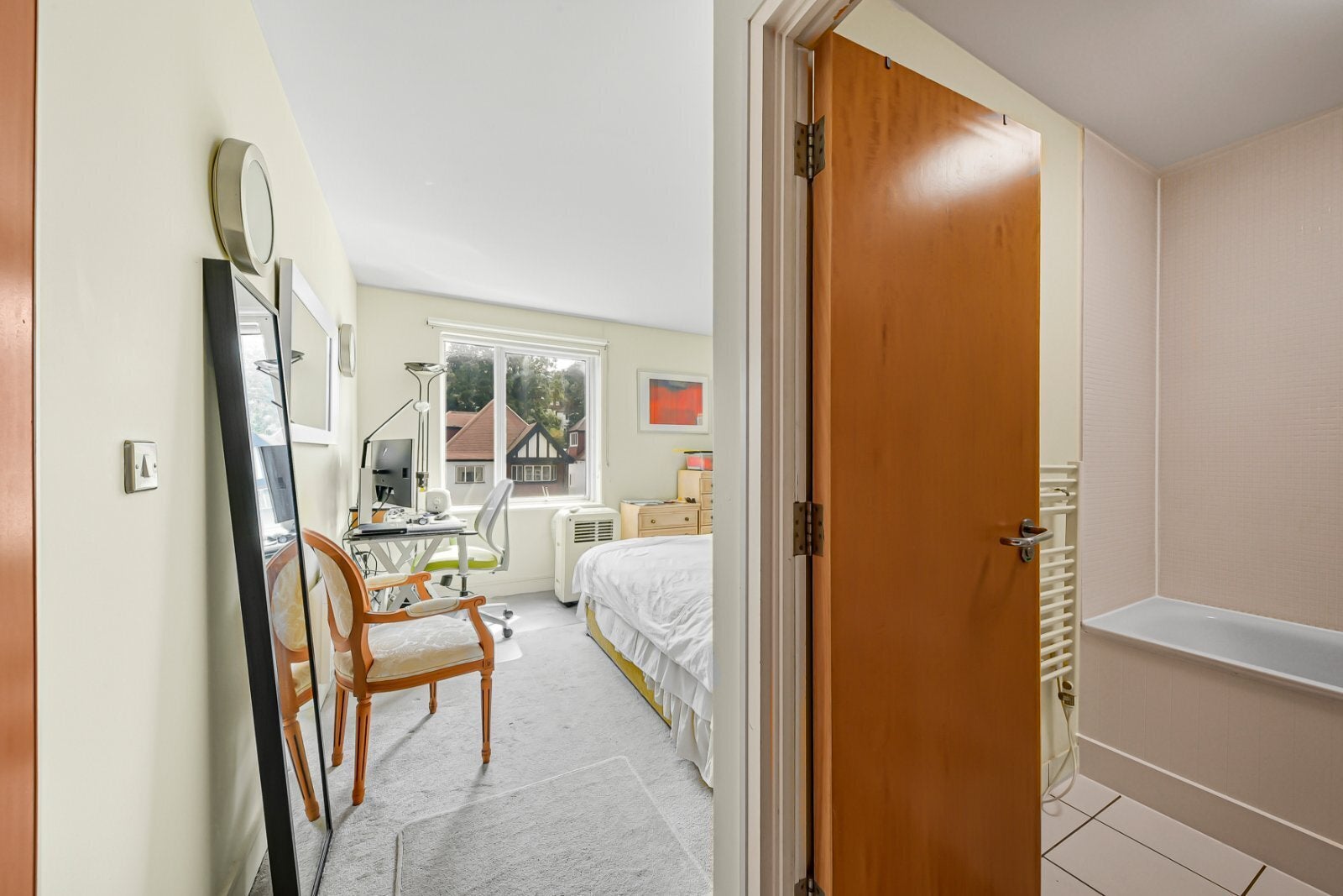 Flat Llanvanor Road in Greater London