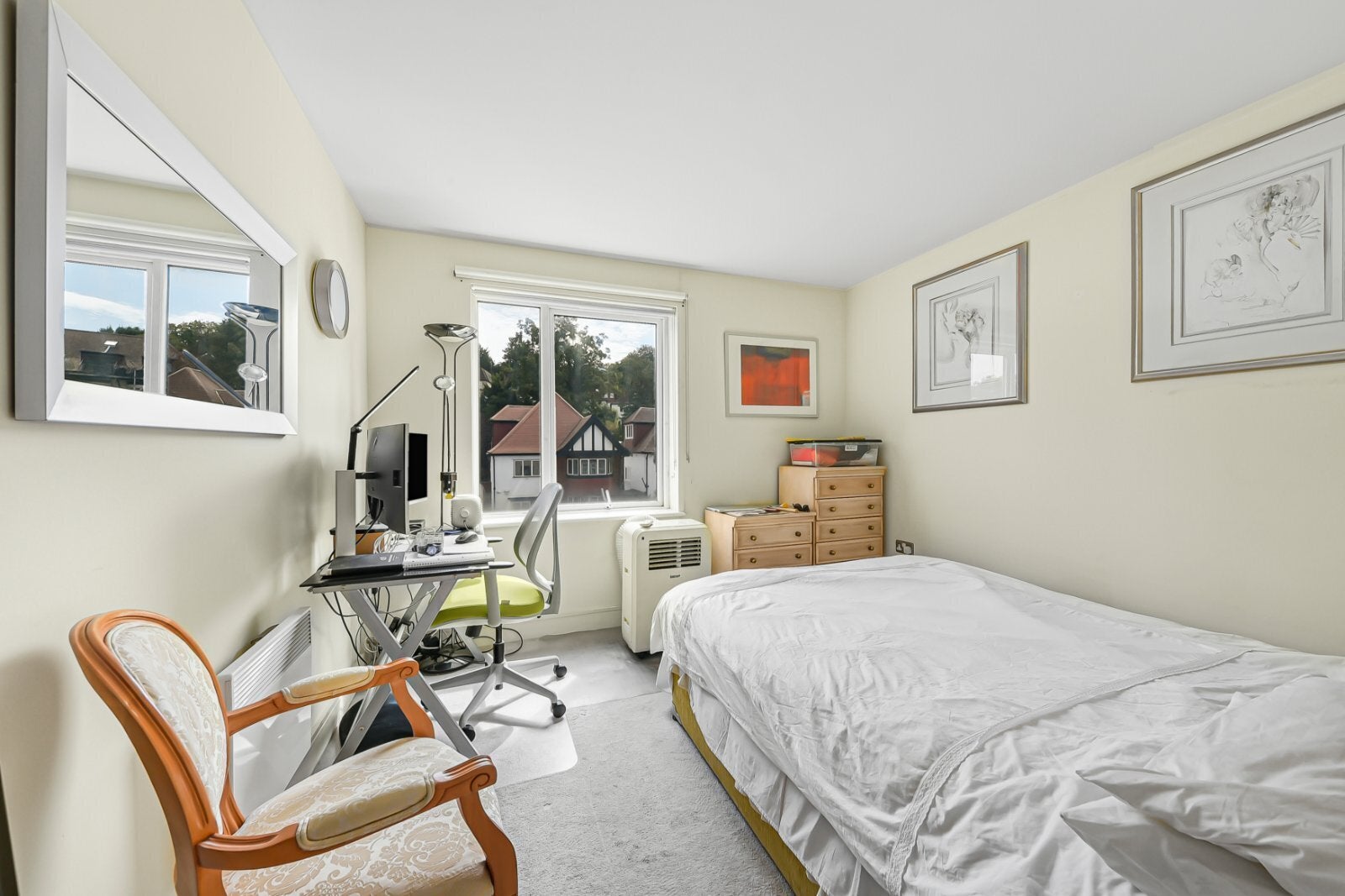 Flat Llanvanor Road in Greater London