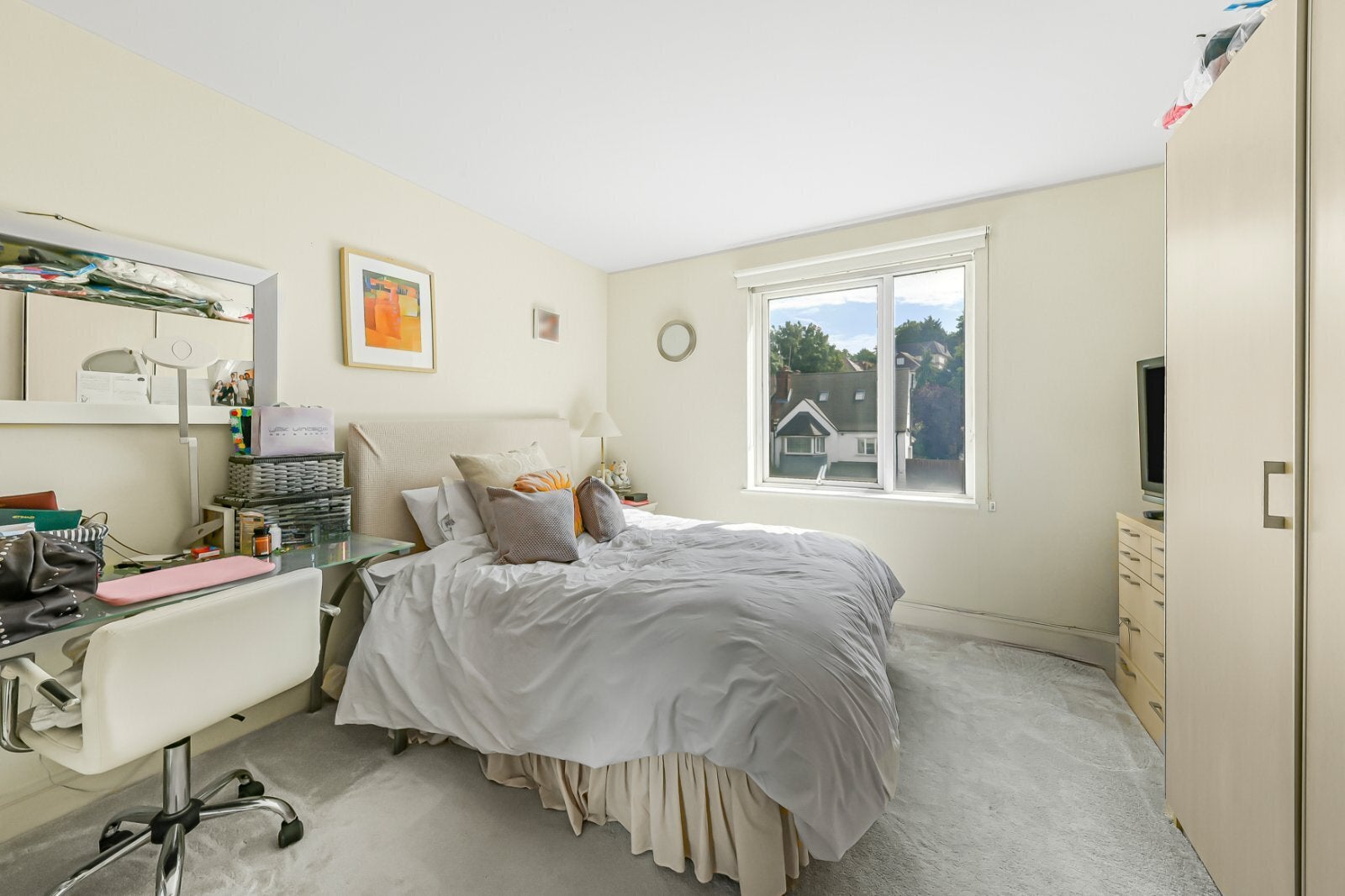 Flat Llanvanor Road in Greater London