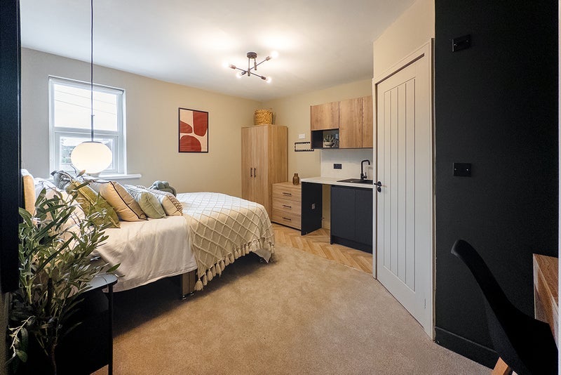 Room Mossley Road in Tameside