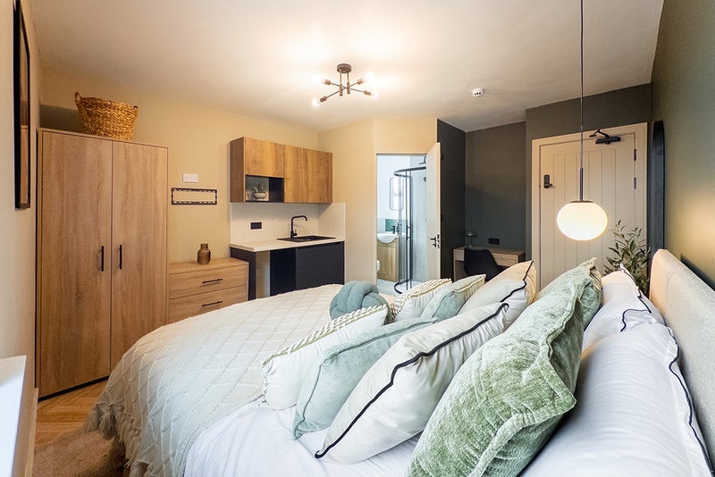 Room Mossley Road in Tameside