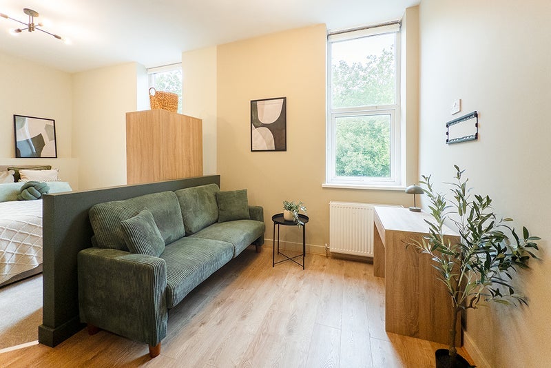 Room Mossley Road in Tameside