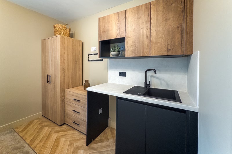 Room Mossley Road in Tameside