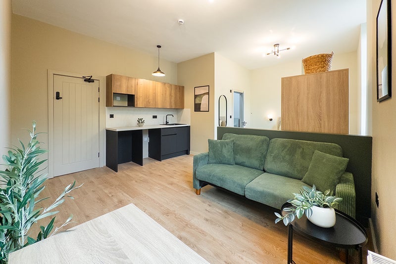 Room Mossley Road in Tameside