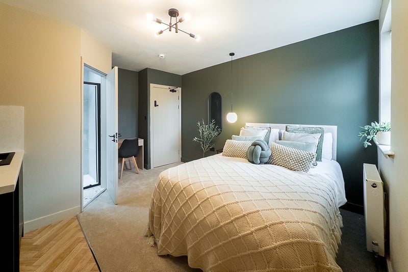 Room Mossley Road in Tameside