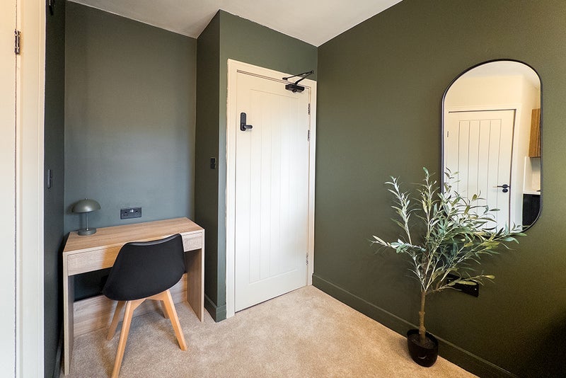 Room Mossley Road in Tameside