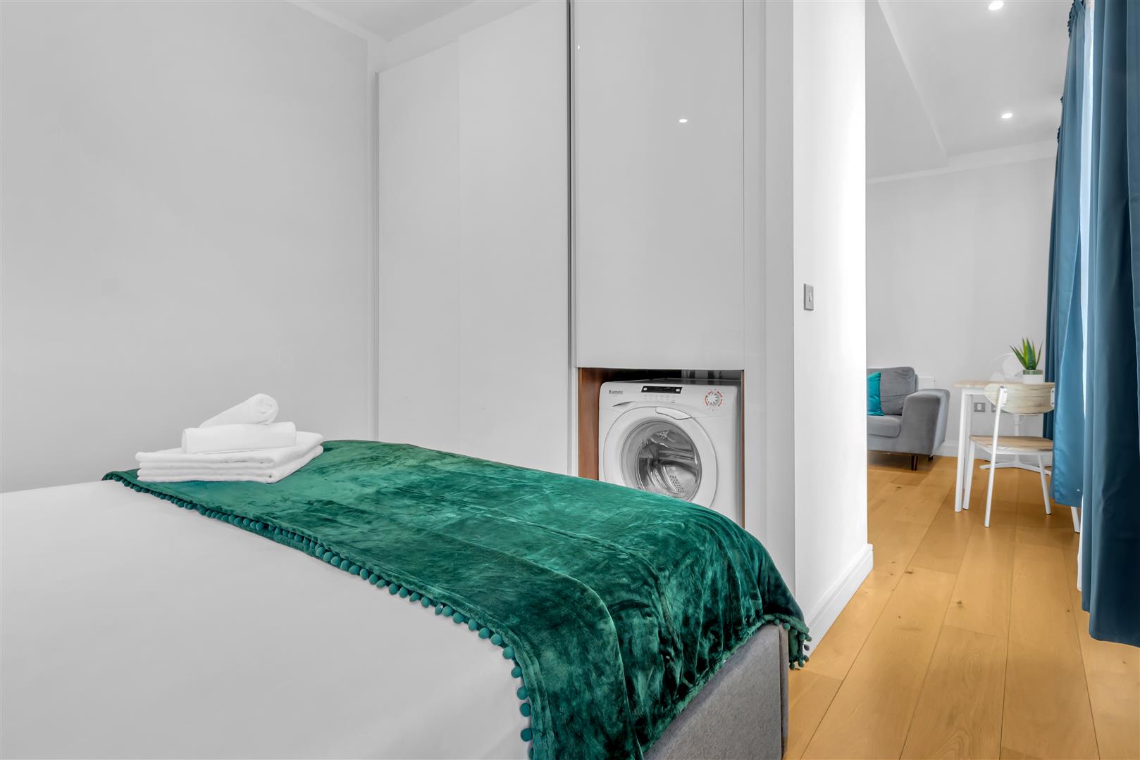 Flat Lampton Road in Greater London
