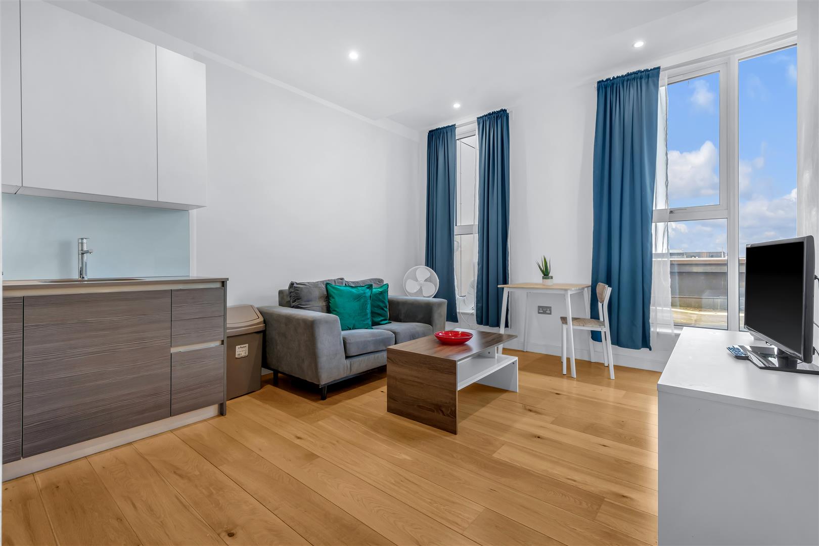 Flat Lampton Road in Greater London