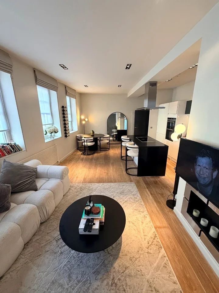 Flat Wynnstay Gardens in Greater London