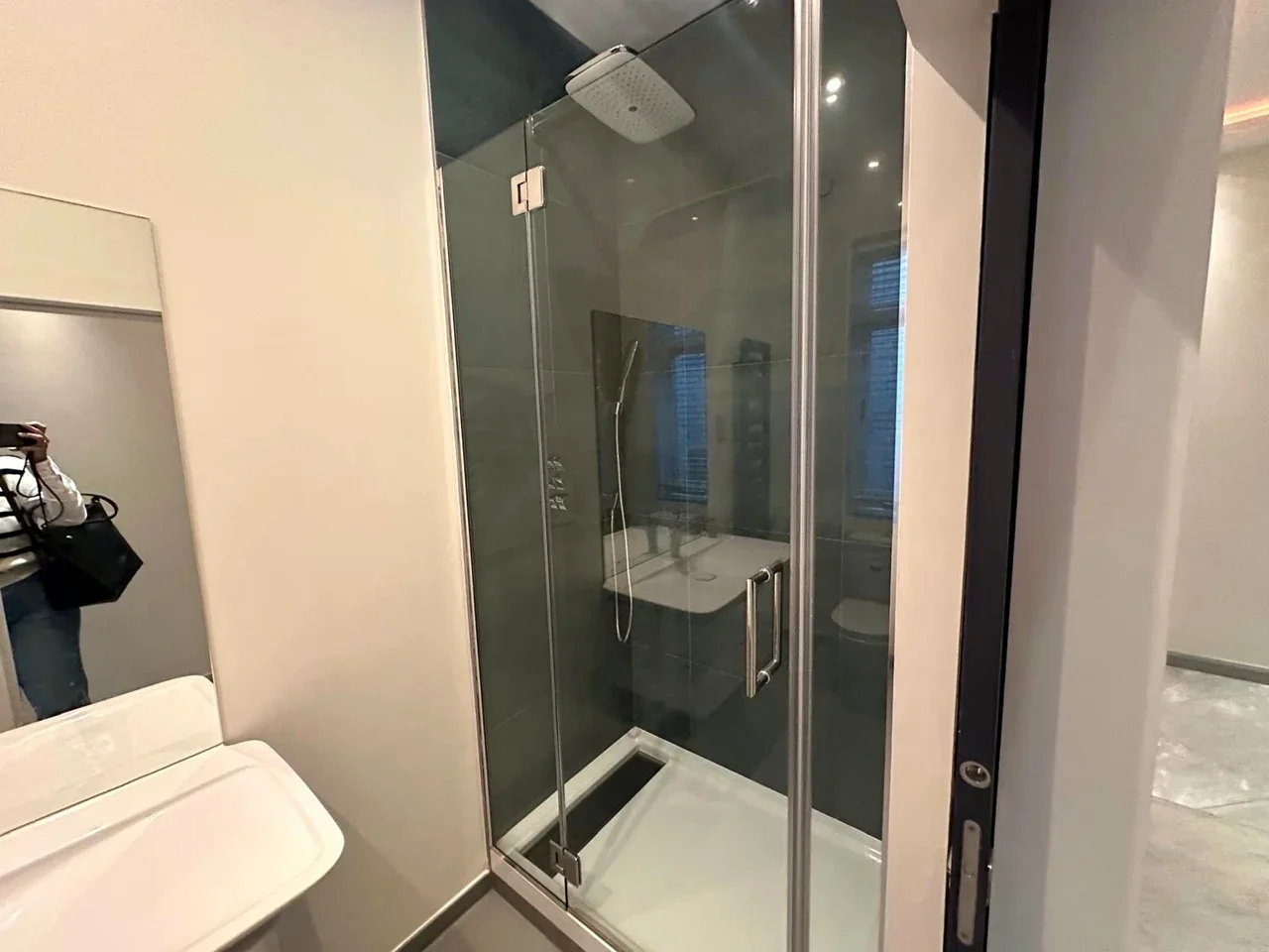 Flat Wynnstay Gardens in Greater London