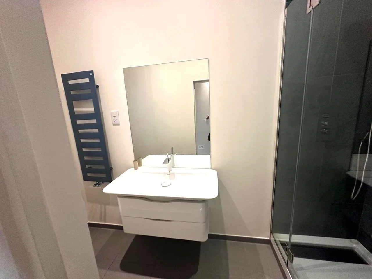 Flat Wynnstay Gardens in Greater London