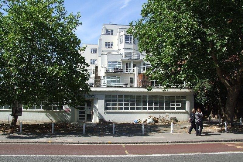 Flat Uxbridge Road in Greater London