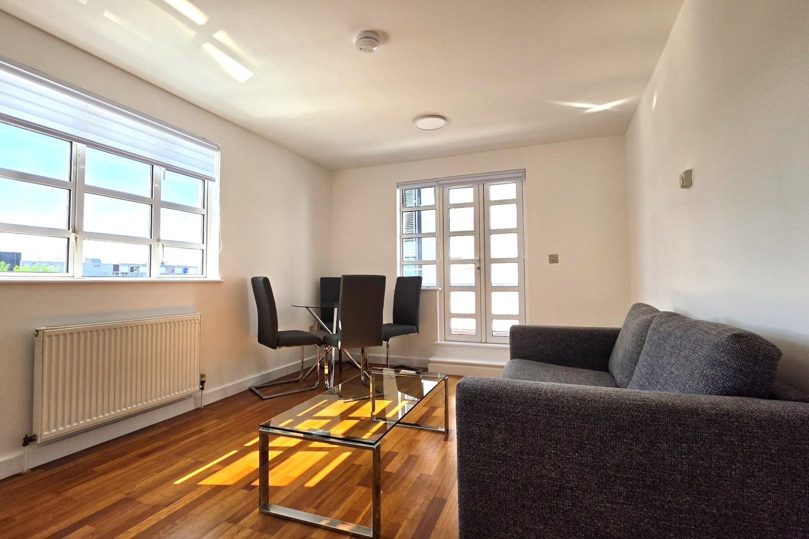 Flat Uxbridge Road in Greater London