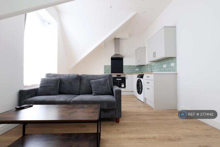 Room Mackworth Terrace in Swansea