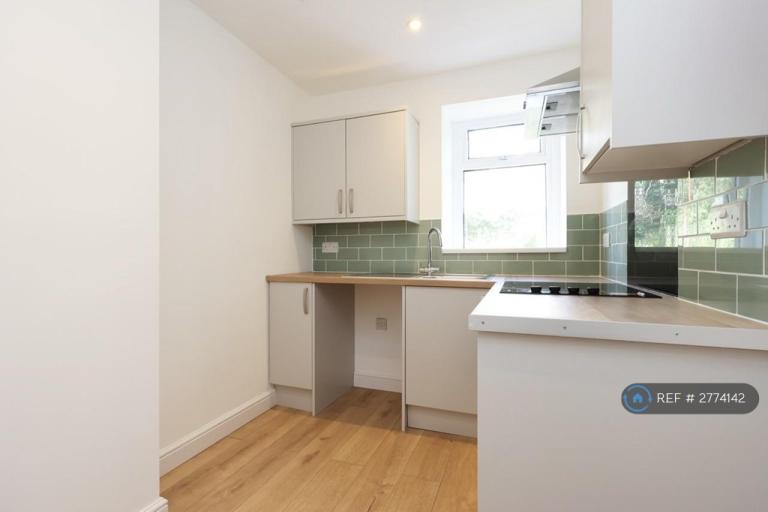 Room Mackworth Terrace in Swansea