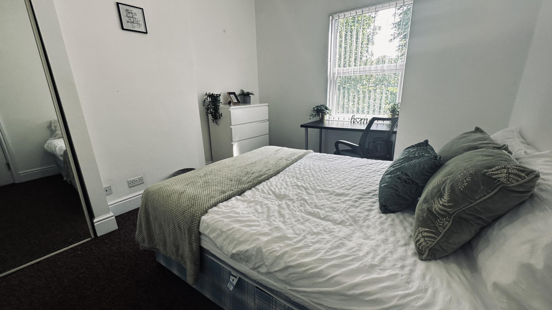 Room Sydney Road in Chester
