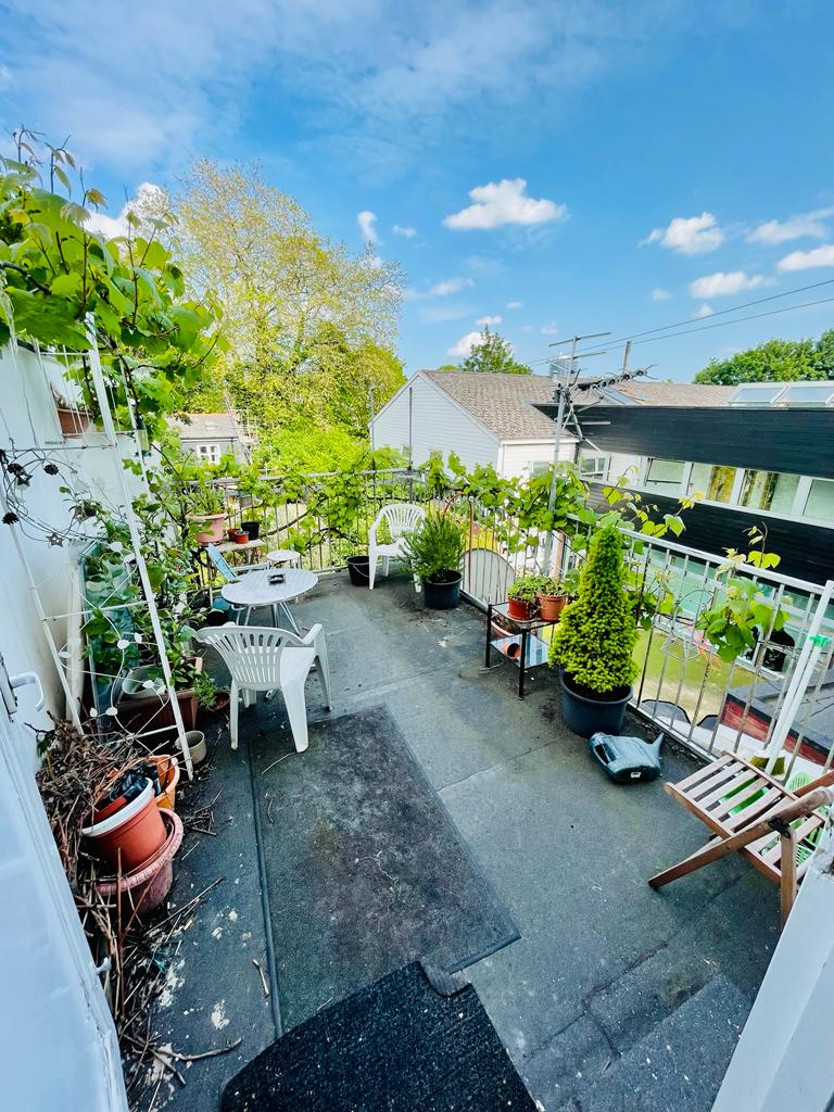 Room Rectory Road in Greater London