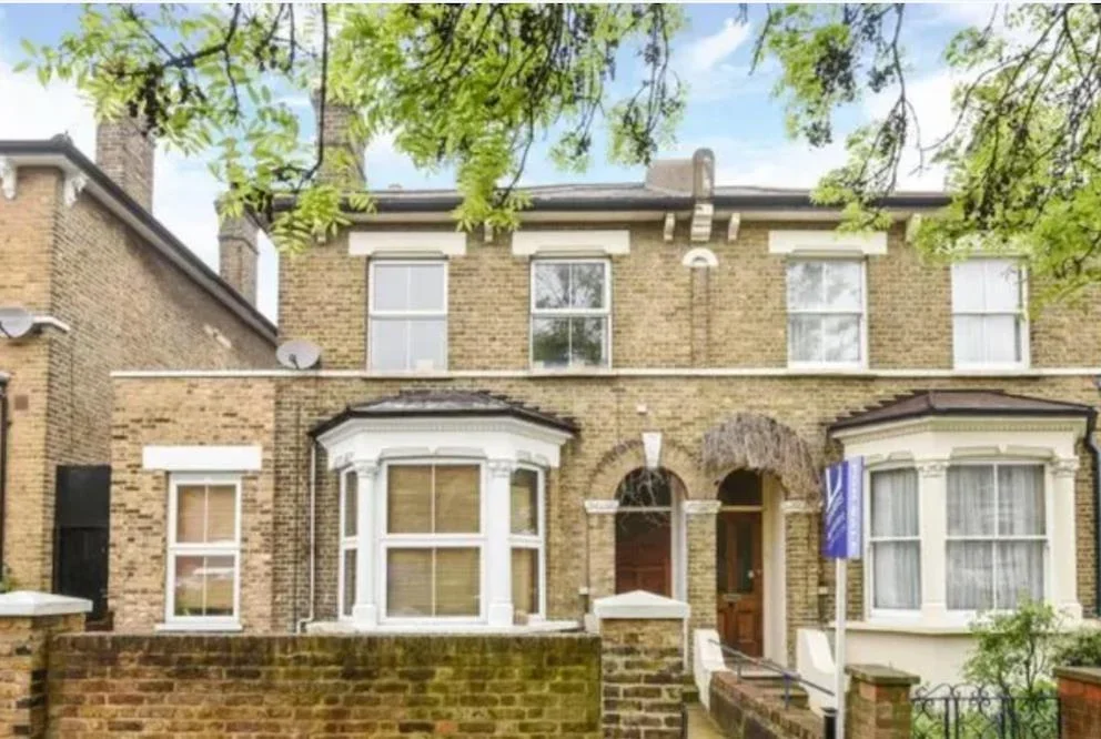 Flat Rockbourne Road in Greater London