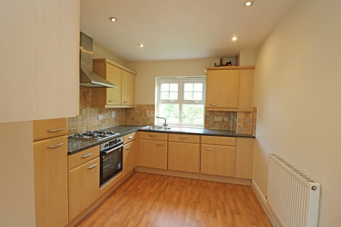 Flat Victoria Road in Greater London