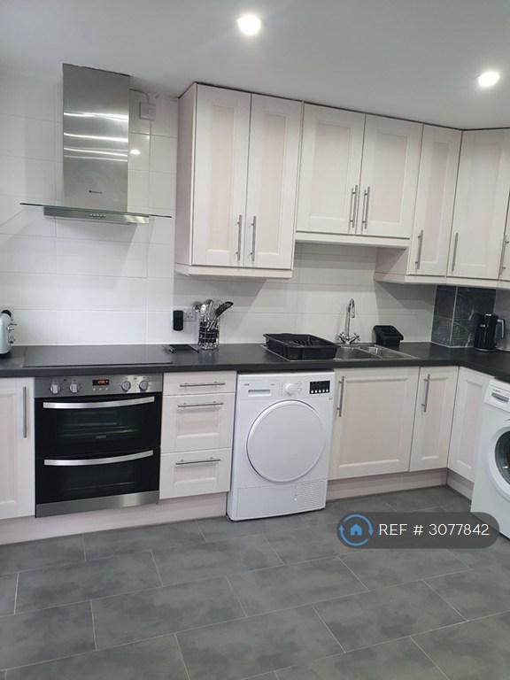 Room Larwood Place in Milton Keynes