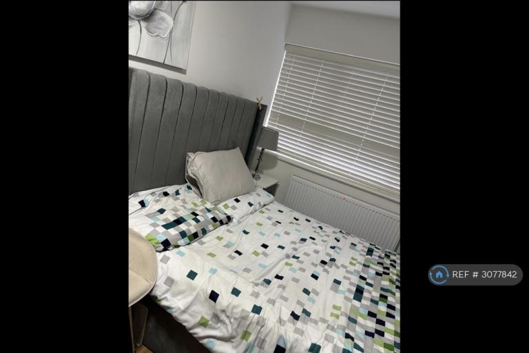Room Larwood Place in Milton Keynes