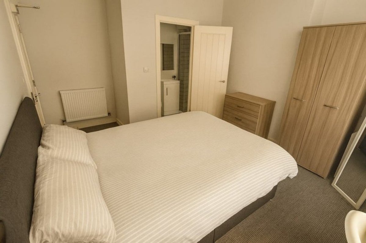 Room Edge Lane in Liverpool