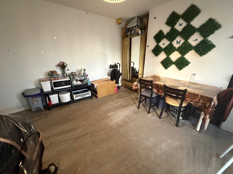 Room Woodgrange Road in Greater London