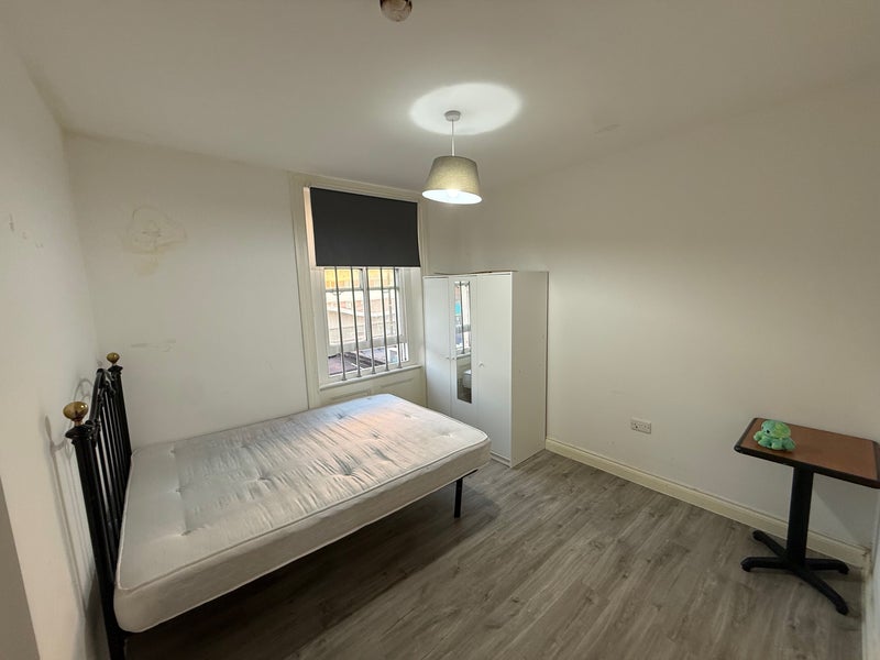 Room Woodgrange Road in Greater London