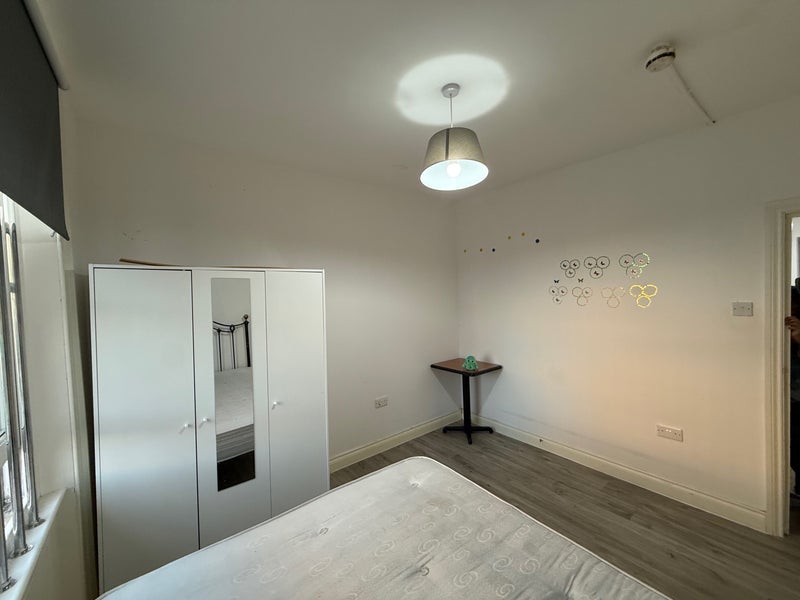 Room Woodgrange Road in Greater London
