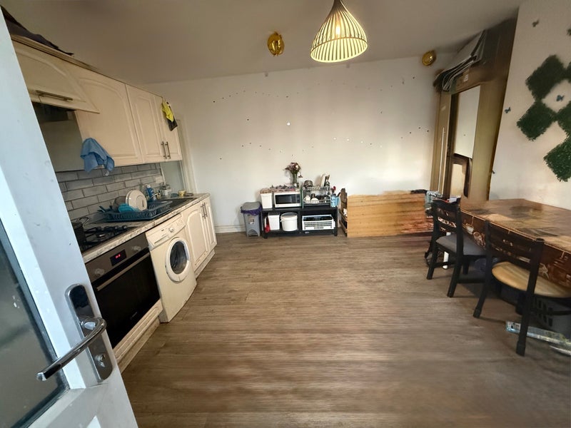 Room Woodgrange Road in Greater London