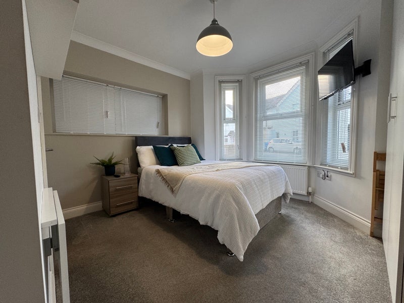Room Shelley Road in Poole