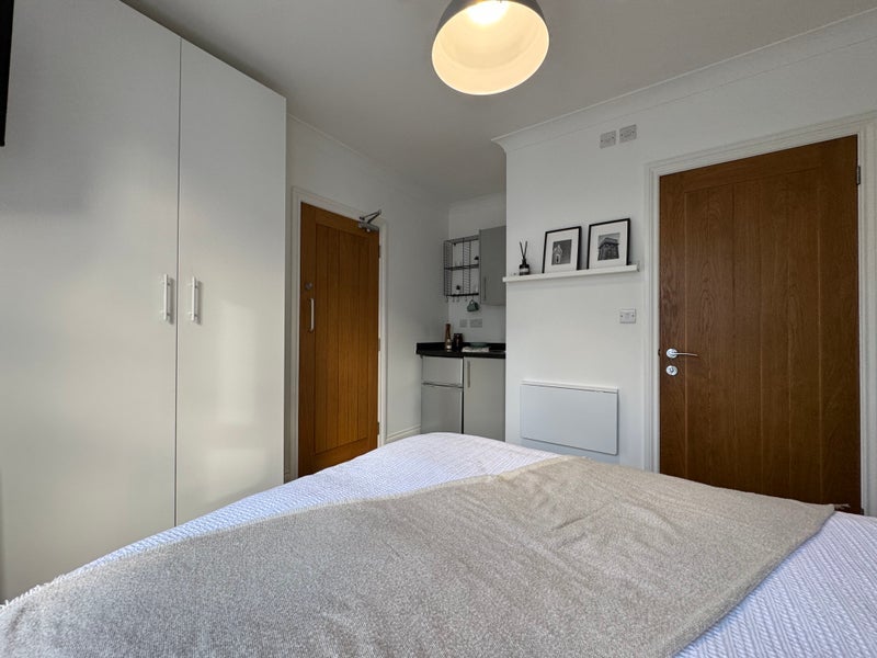 Room Shelley Road in Poole
