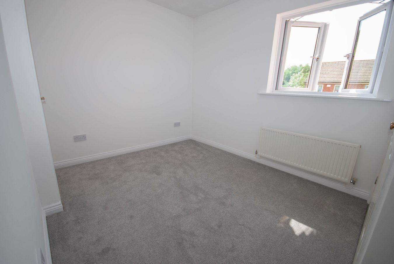 House Thomson Close in Rugby
