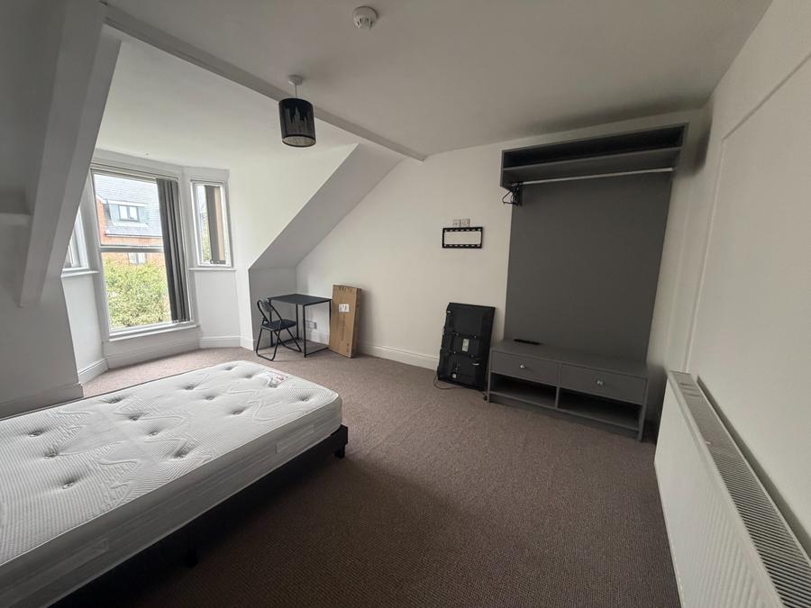 Room Mowbray Close in Sunderland