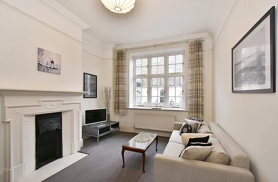 Flat Chester Row in City of Westminster