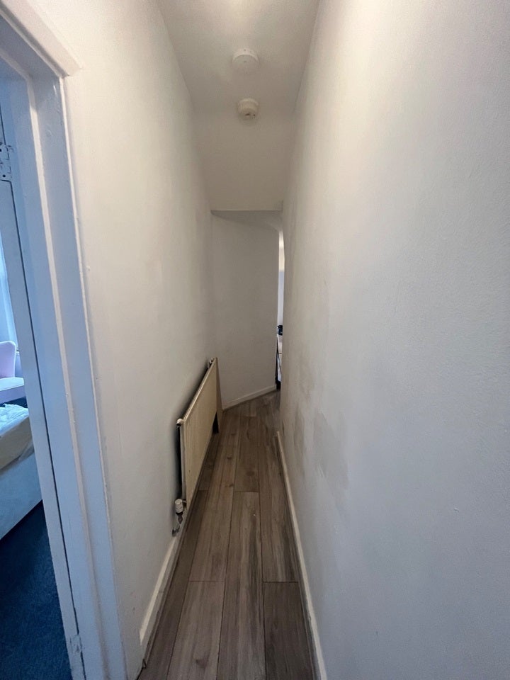 Flat Burns Road in Greater London