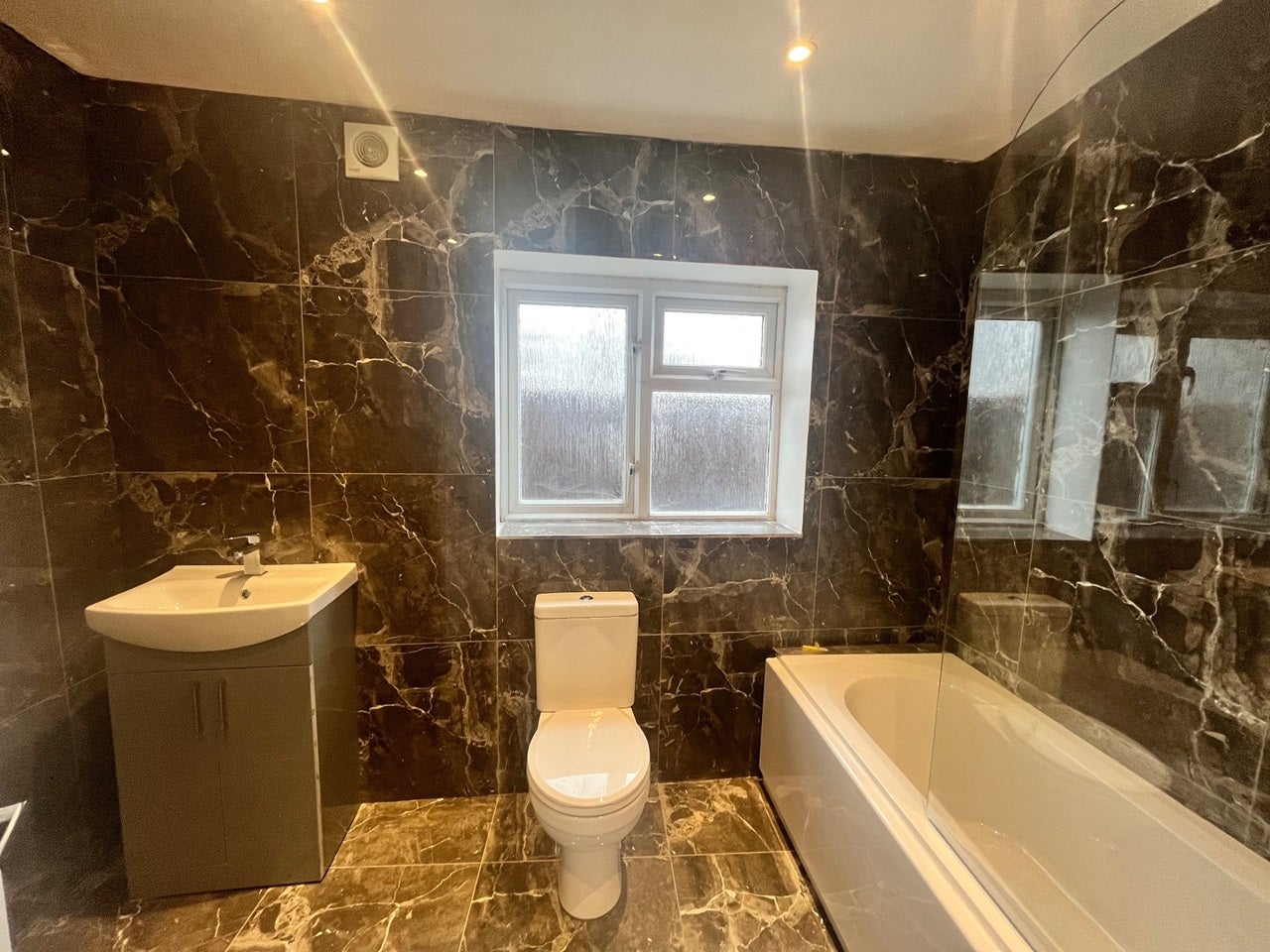 Flat Burns Road in Greater London