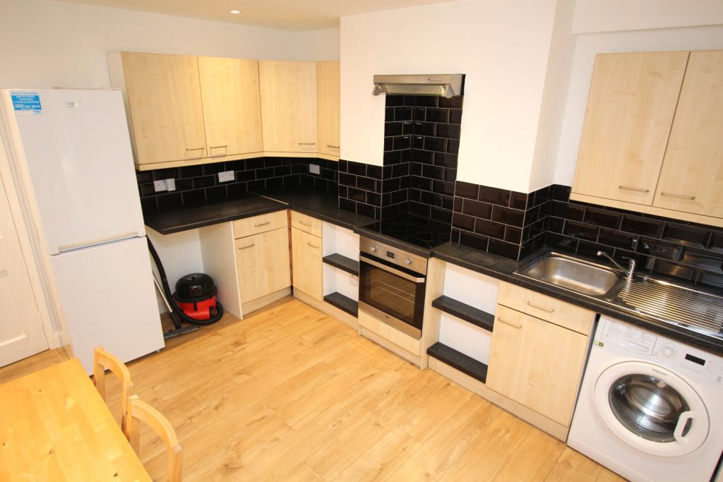 Room Clifton Road in Greater London