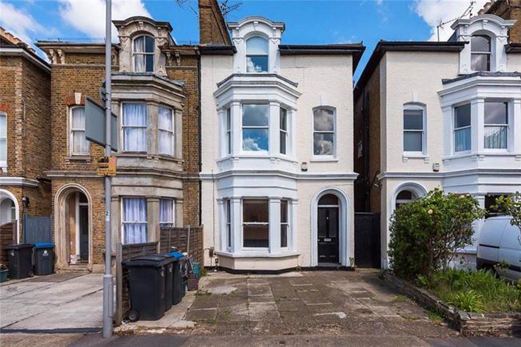 Room Clifton Road in Greater London