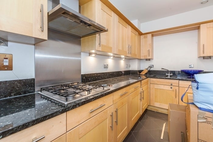 Flat Warwick Road in Greater London