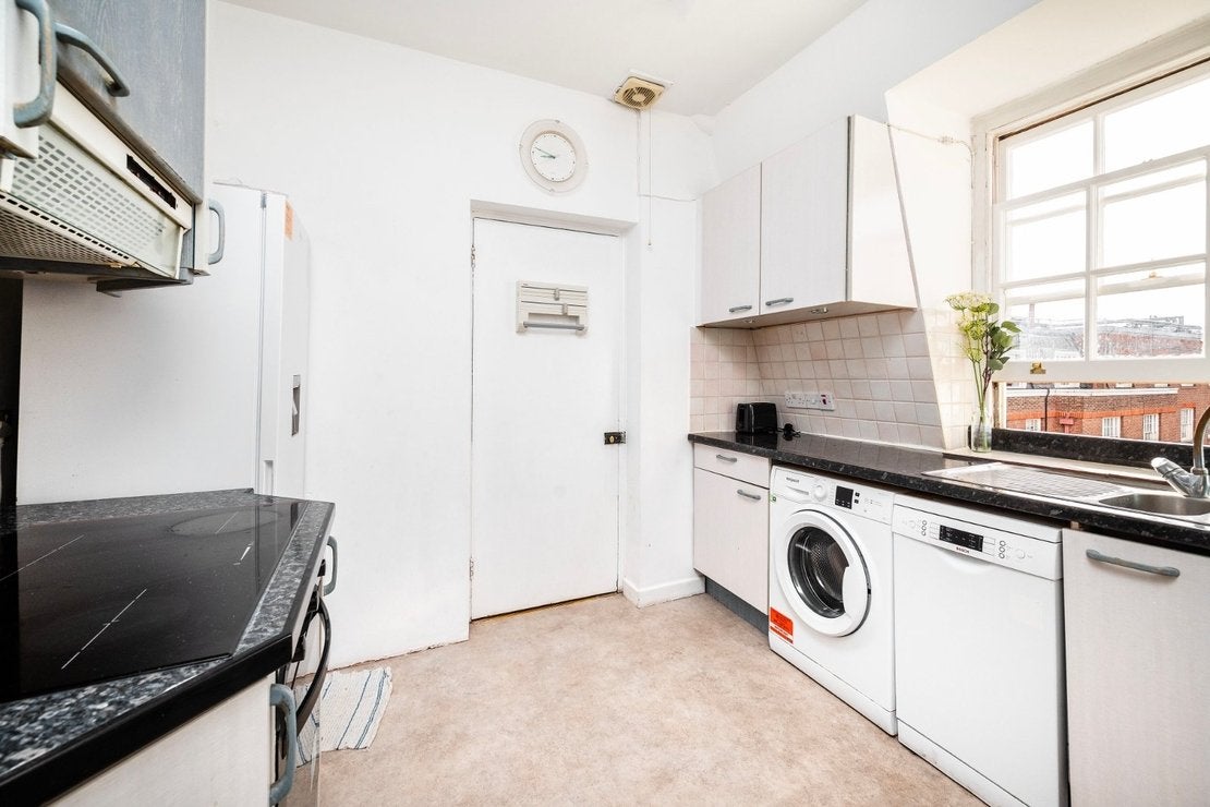 Flat Finchley Road in City of Westminster