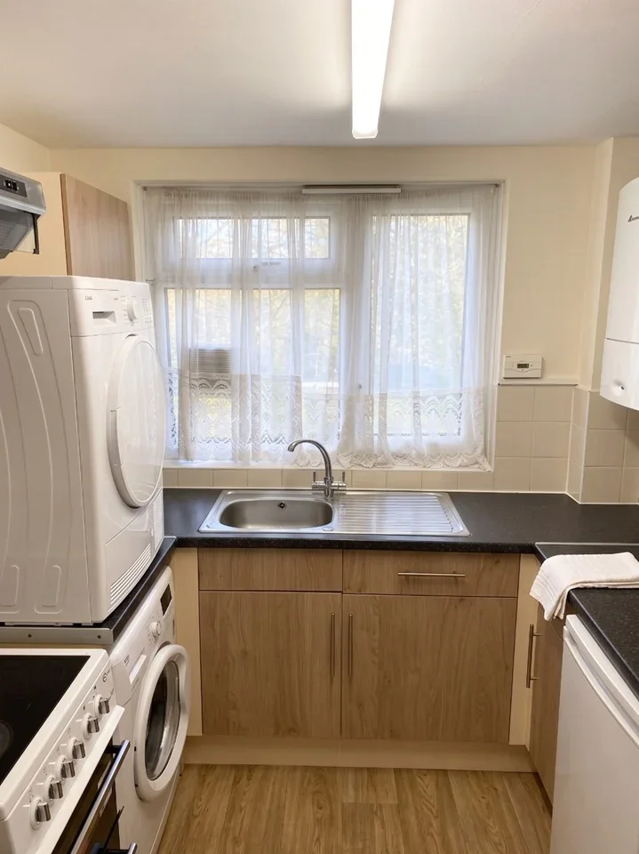 Room Attewood Road in Greater London